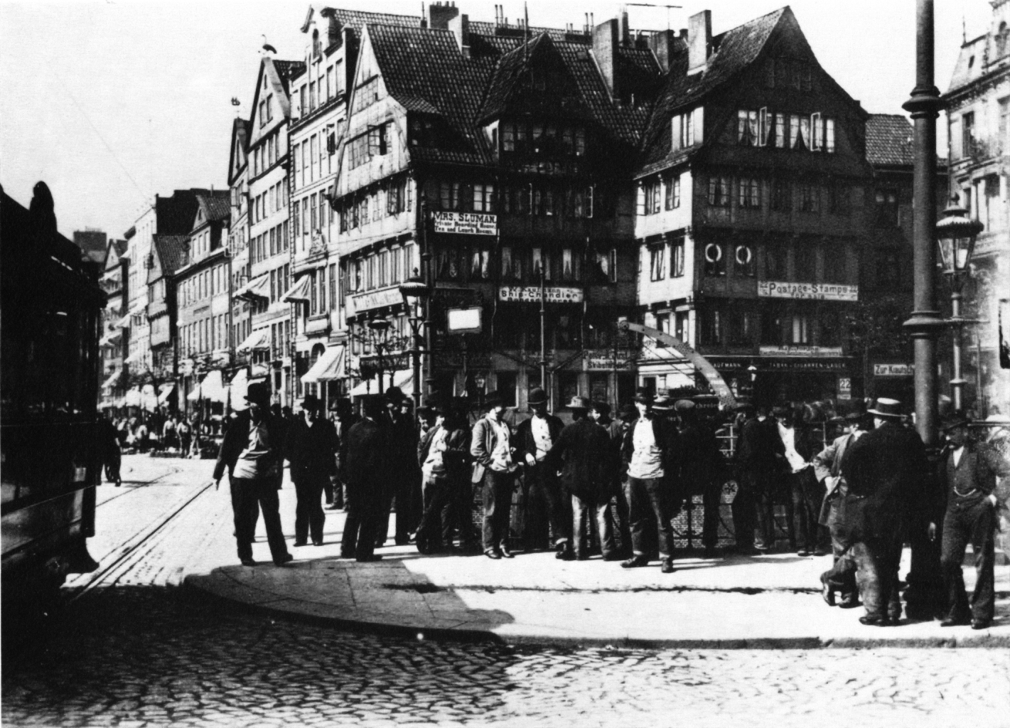 Hamburger Hafenarbeiter beim Verladen, um 1899