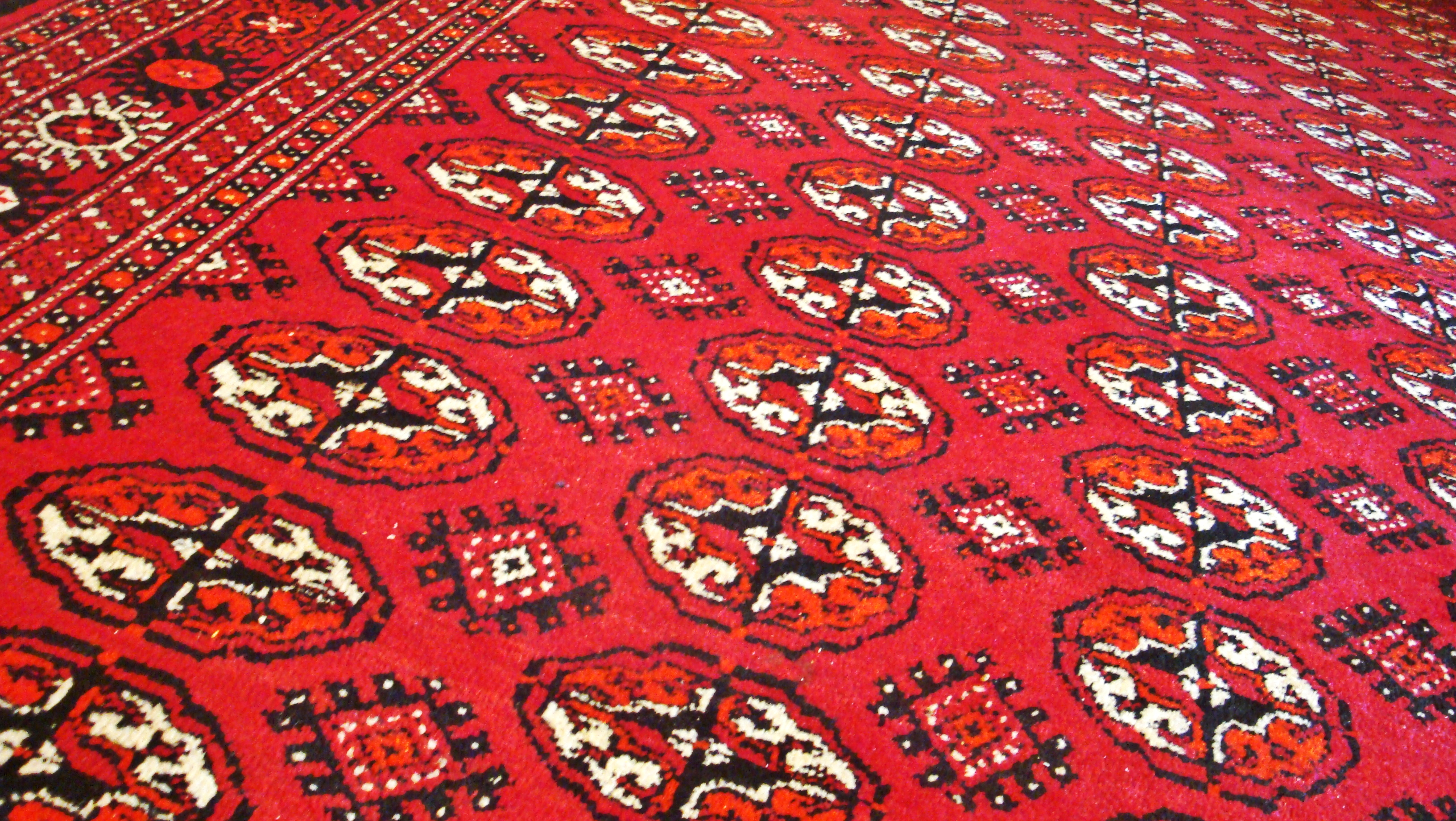 Tekke-Gül in einem turkmenischen Teppich
